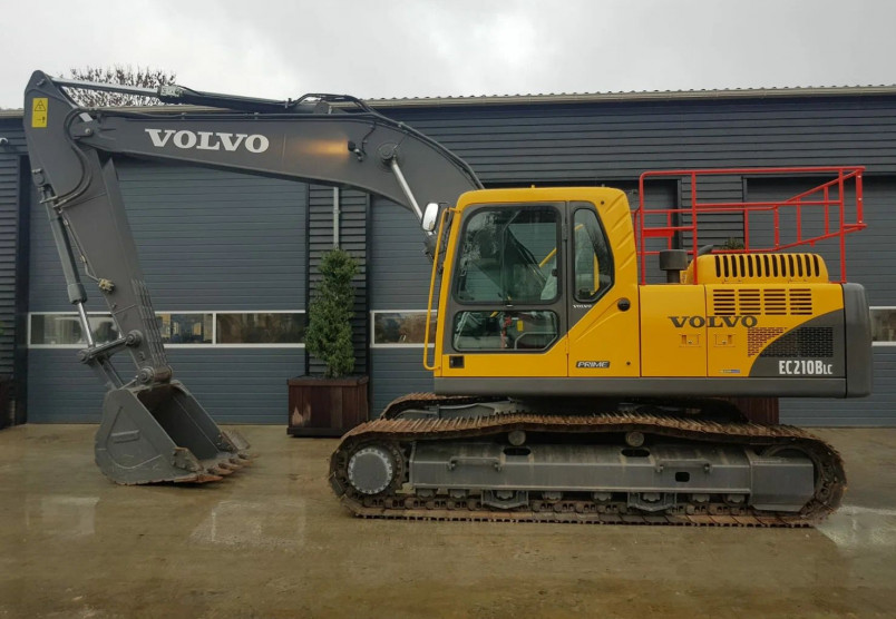 Аренда гусеничного экскаватора Volvo EC260 в Москве и Московской области